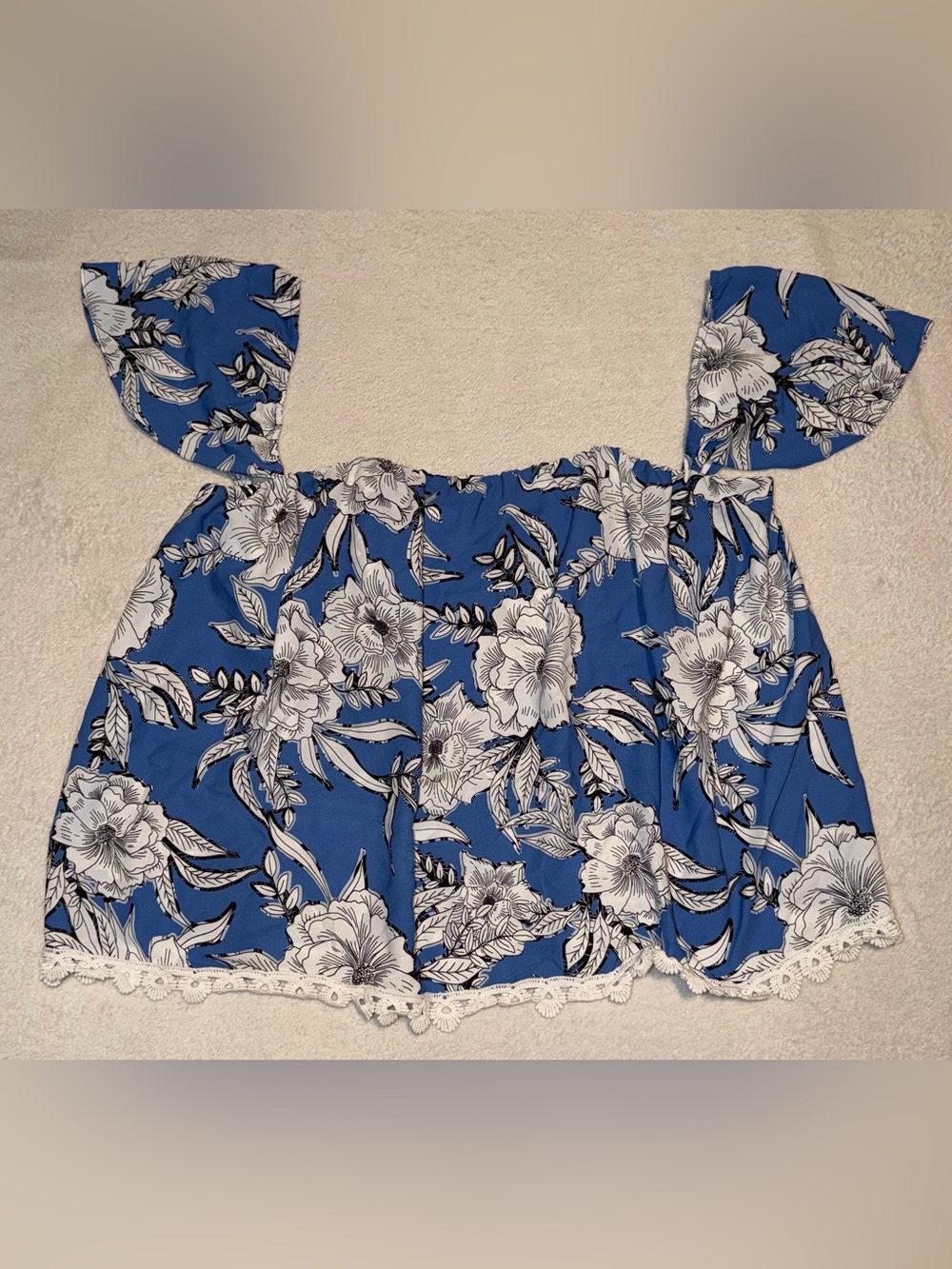 Lovers + Friends Life's A Beach Top
Riviera Floral Size-L